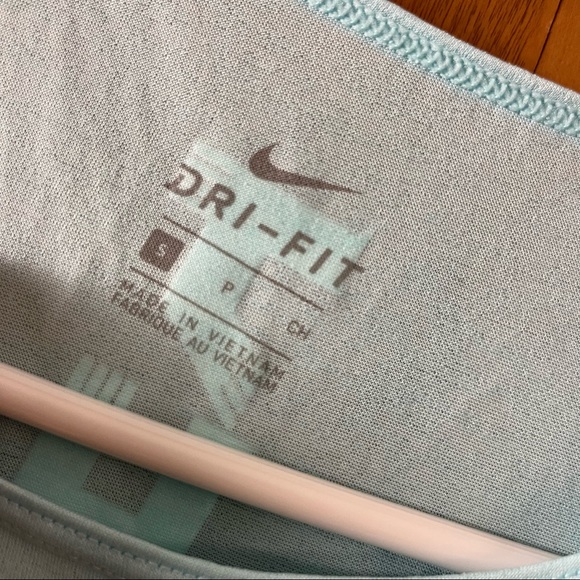 NIKE WORKOUT TANK TOP NWT - Picture 6 of 8